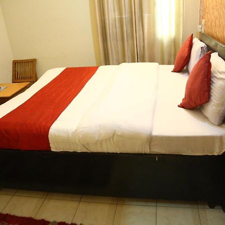 Hotel Diamond Palace Chandigarh Ngoại thất bức ảnh