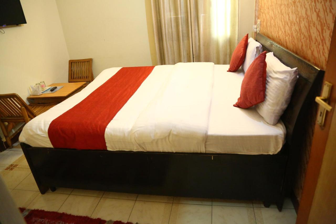 Hotel Diamond Palace Chandigarh Ngoại thất bức ảnh