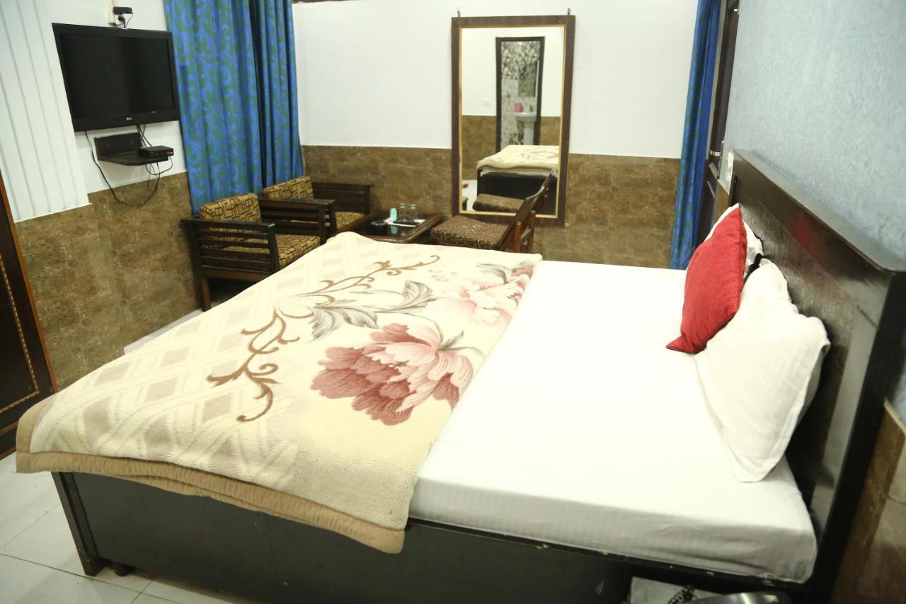 Hotel Diamond Palace Chandigarh Ngoại thất bức ảnh