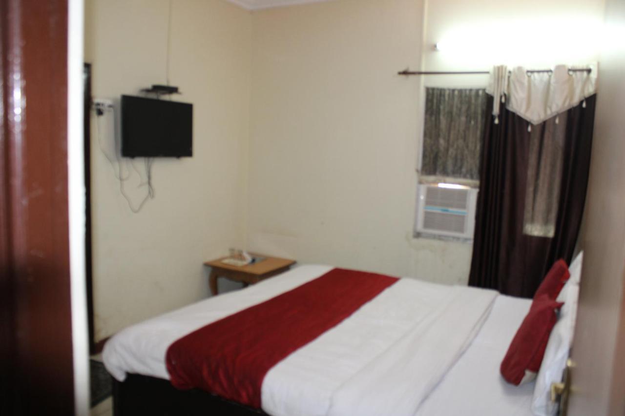 Hotel Diamond Palace Chandigarh Ngoại thất bức ảnh