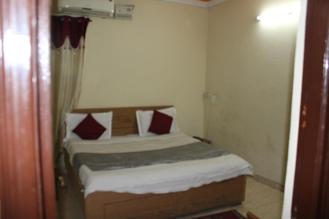 Hotel Diamond Palace Chandigarh Ngoại thất bức ảnh