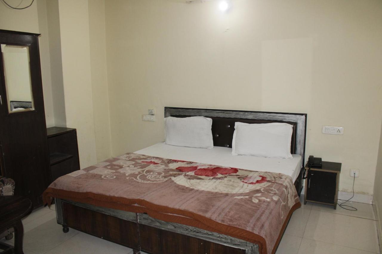 Hotel Diamond Palace Chandigarh Ngoại thất bức ảnh