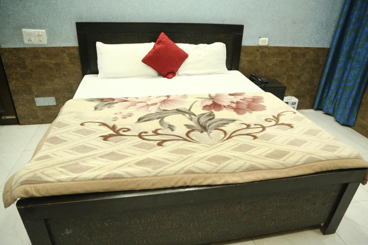 Hotel Diamond Palace Chandigarh Ngoại thất bức ảnh