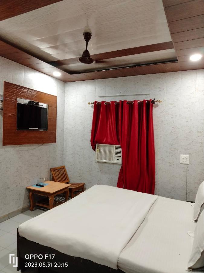 Hotel Diamond Palace Chandigarh Ngoại thất bức ảnh
